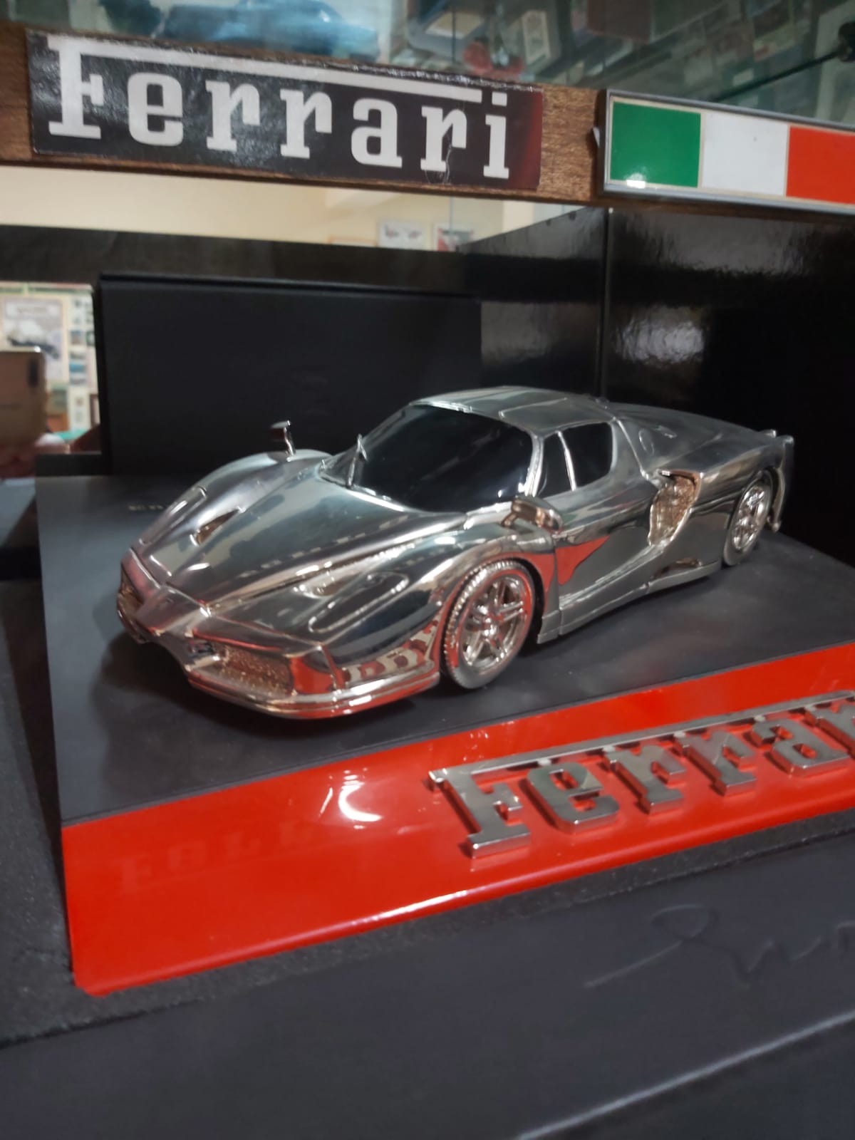 Ferrari in Bronzo Numerata